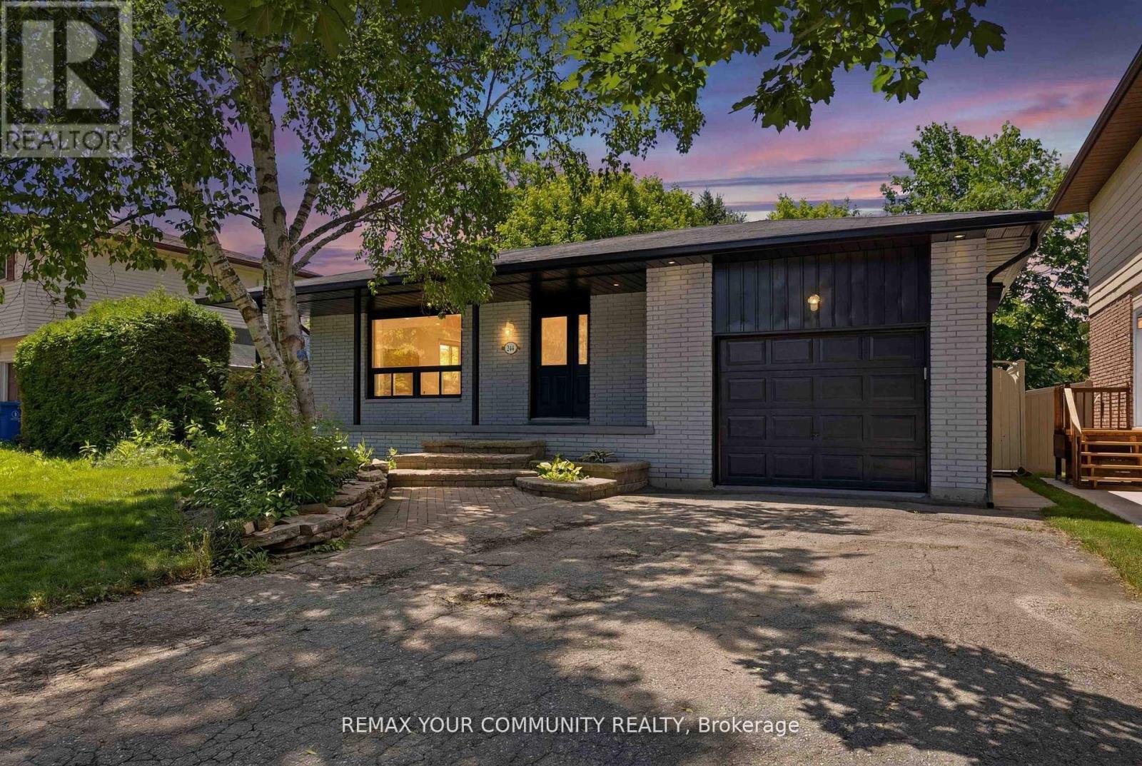 244 East Street, East Gwillimbury, Ontario  L9N 1K8 - Photo 1 - N13643782