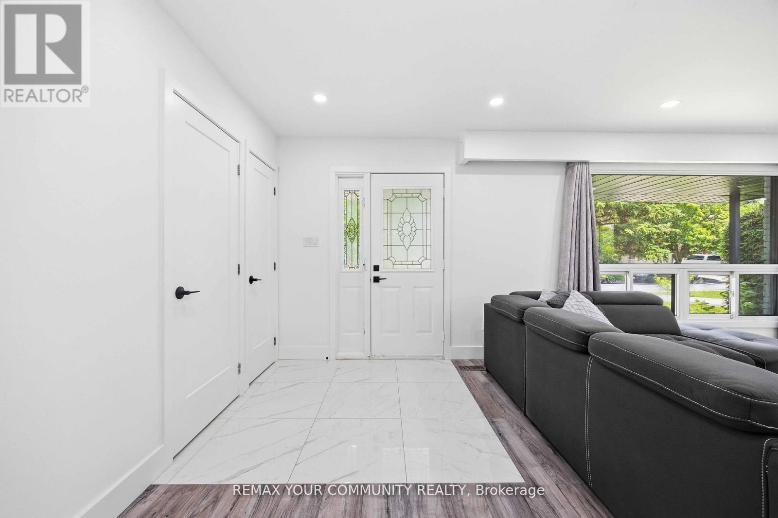244 East Street, East Gwillimbury, Ontario  L9N 1K8 - Photo 4 - N13643782