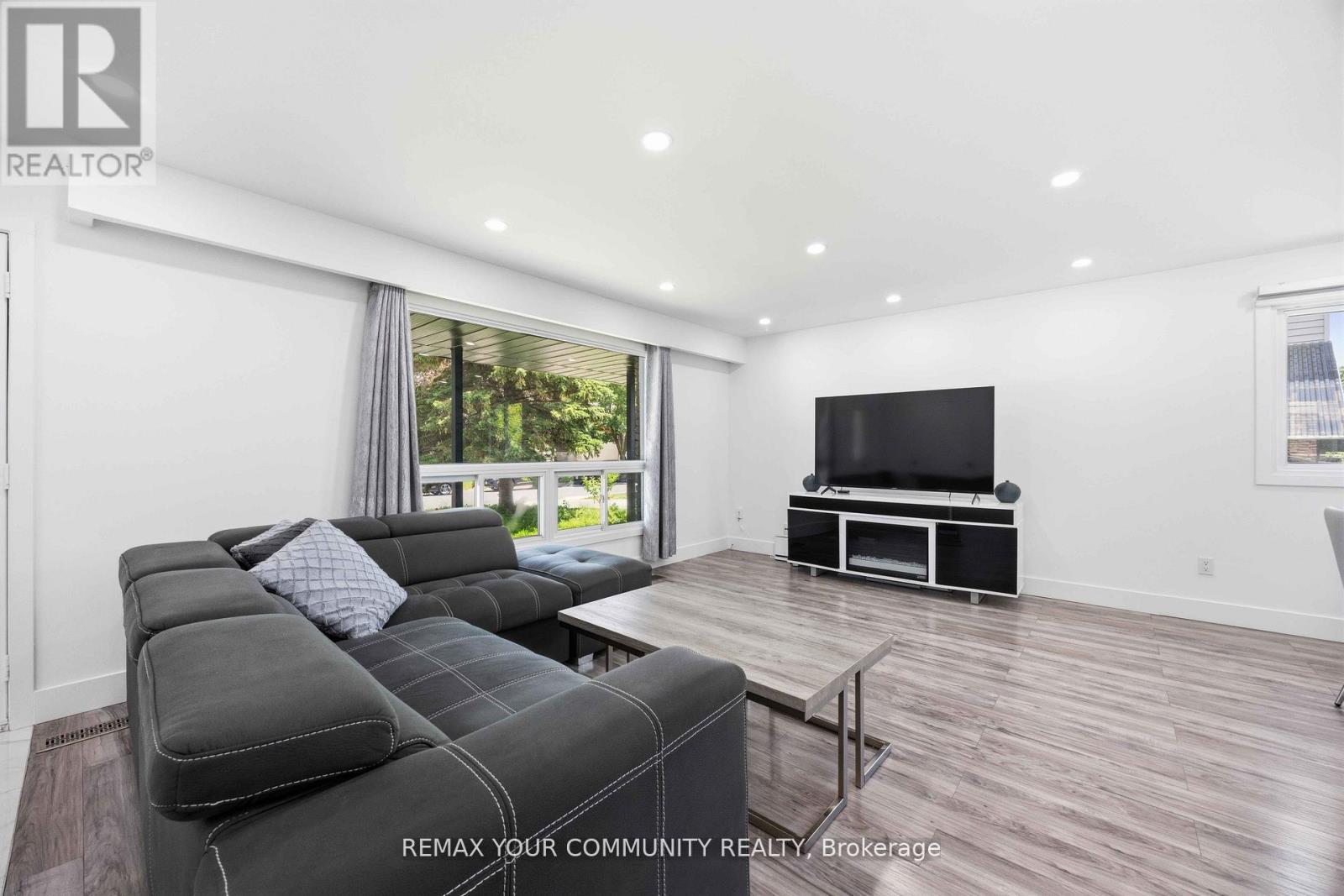 244 East Street, East Gwillimbury, Ontario  L9N 1K8 - Photo 5 - N13643782