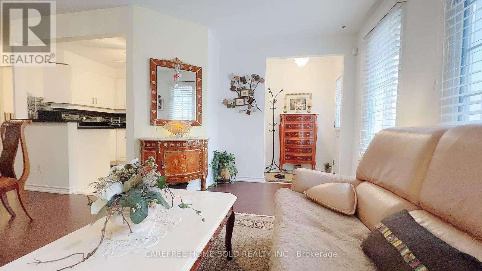 8 - 151 Townsgate Drive, Vaughan, Ontario  L4J 8J7 - Photo 3 - N13643848