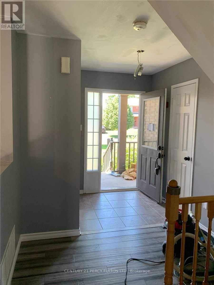 136 Tunbridge Road, Barrie (Georgian Drive), Ontario L4M 6T1 - Photo 2 - S13643726