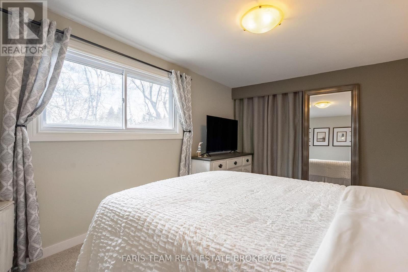 20 Carol Road, Barrie (Allandale Heights), Ontario  L4N 3P5 - Photo 16 - S13643790