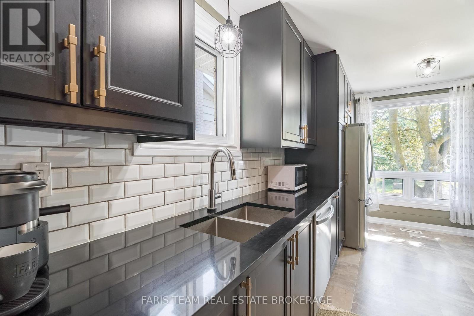 20 Carol Road, Barrie (Allandale Heights), Ontario  L4N 3P5 - Photo 8 - S13643790