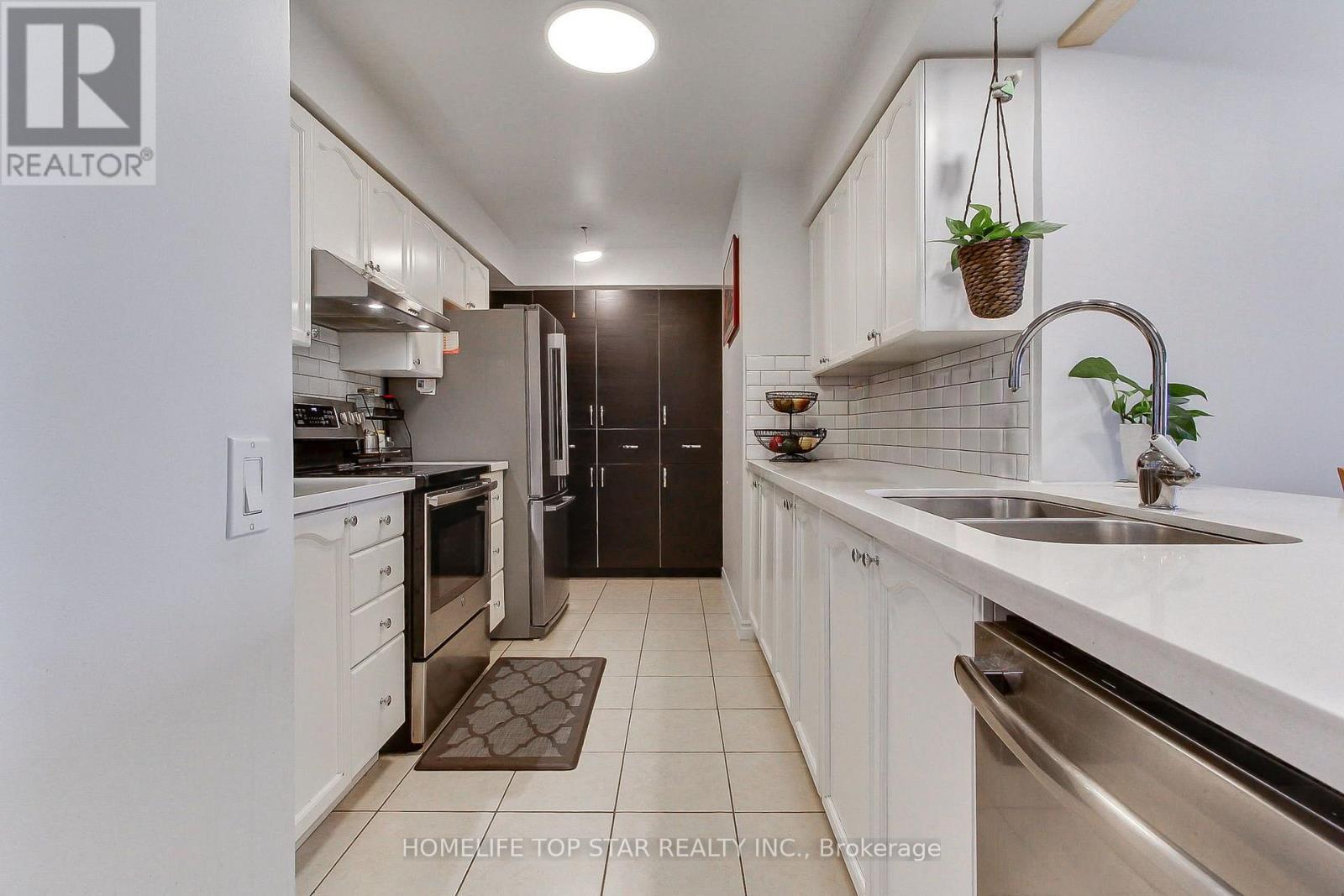 1323 - 18 Mondeo Drive, Toronto, Ontario  M1P 5C8 - Photo 6 - E13640326