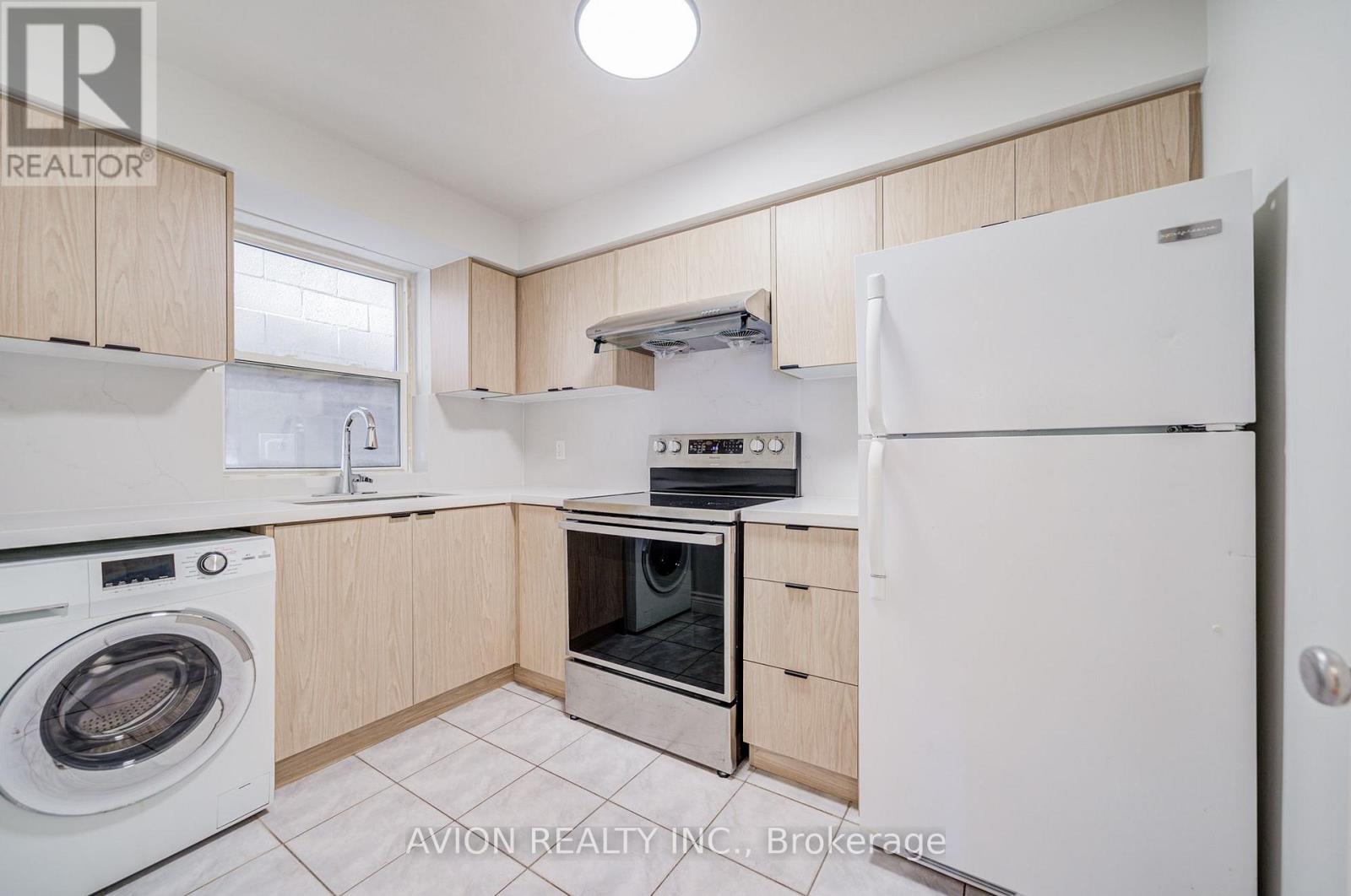 UNIT 3 - 882 BROADVIEW AVENUE