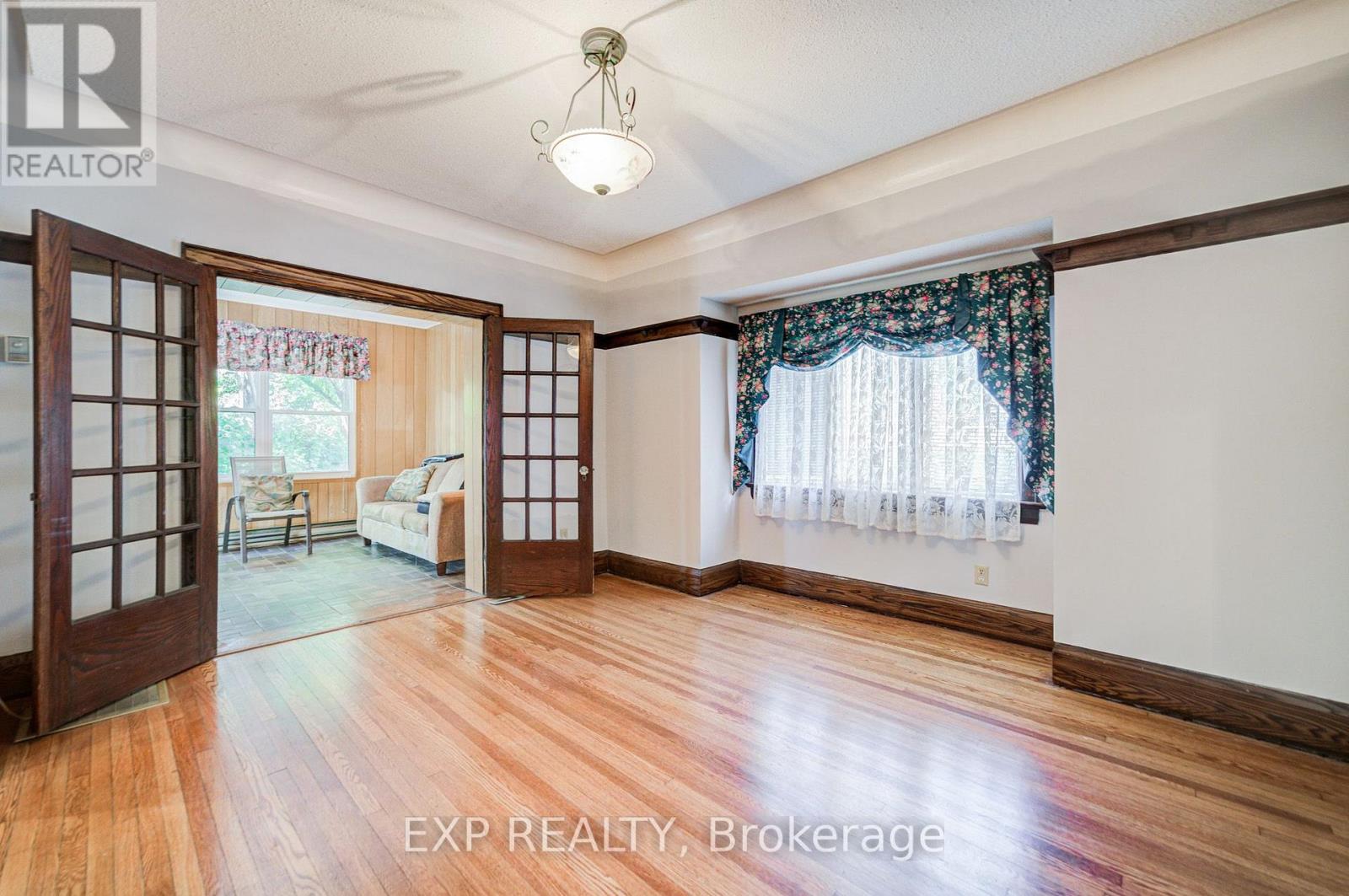 10 King Street Crescent, Toronto, Ontario  M9N 1K6 - Photo 11 - W13643702