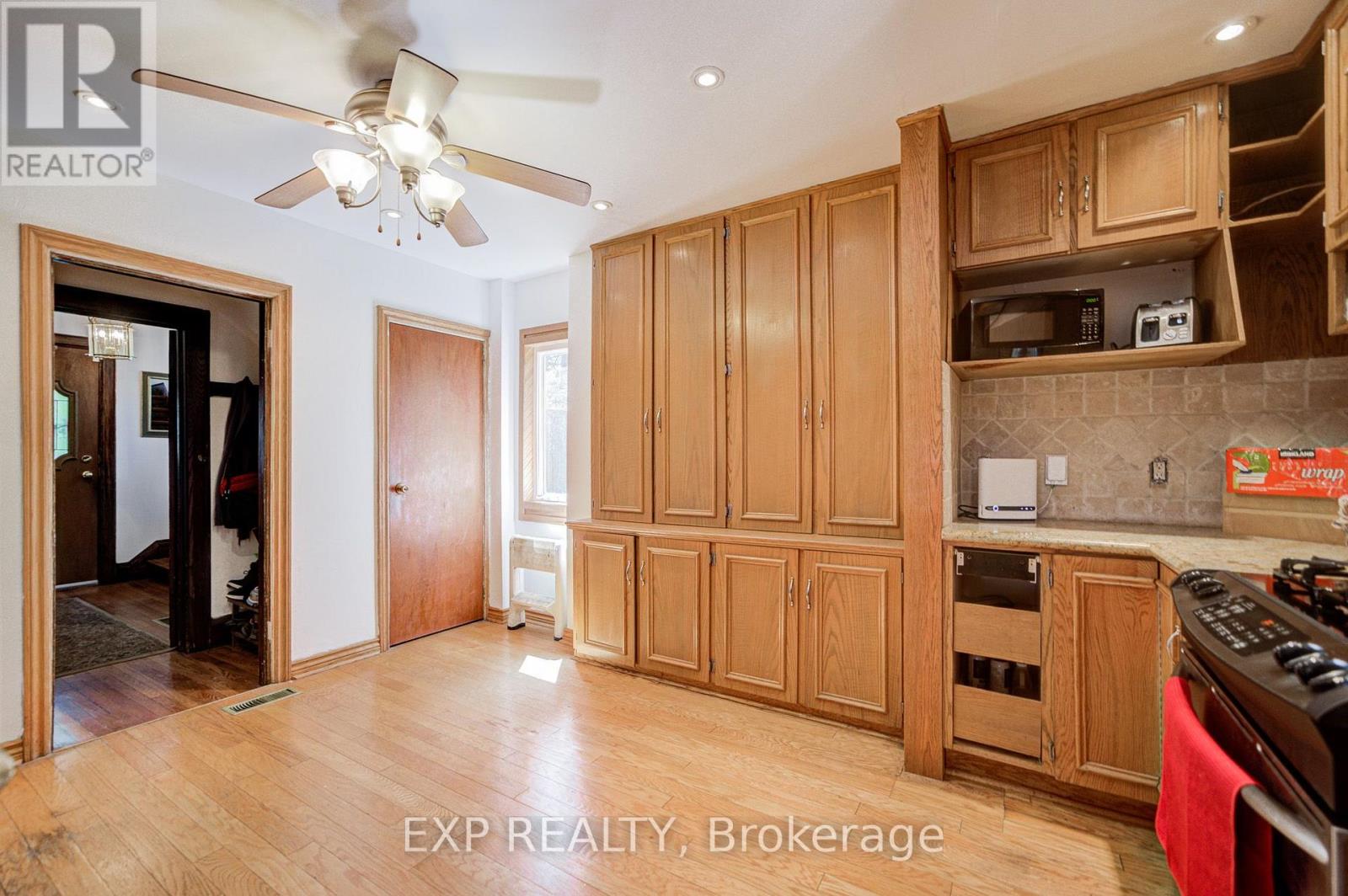 10 King Street Crescent, Toronto, Ontario  M9N 1K6 - Photo 17 - W13643702