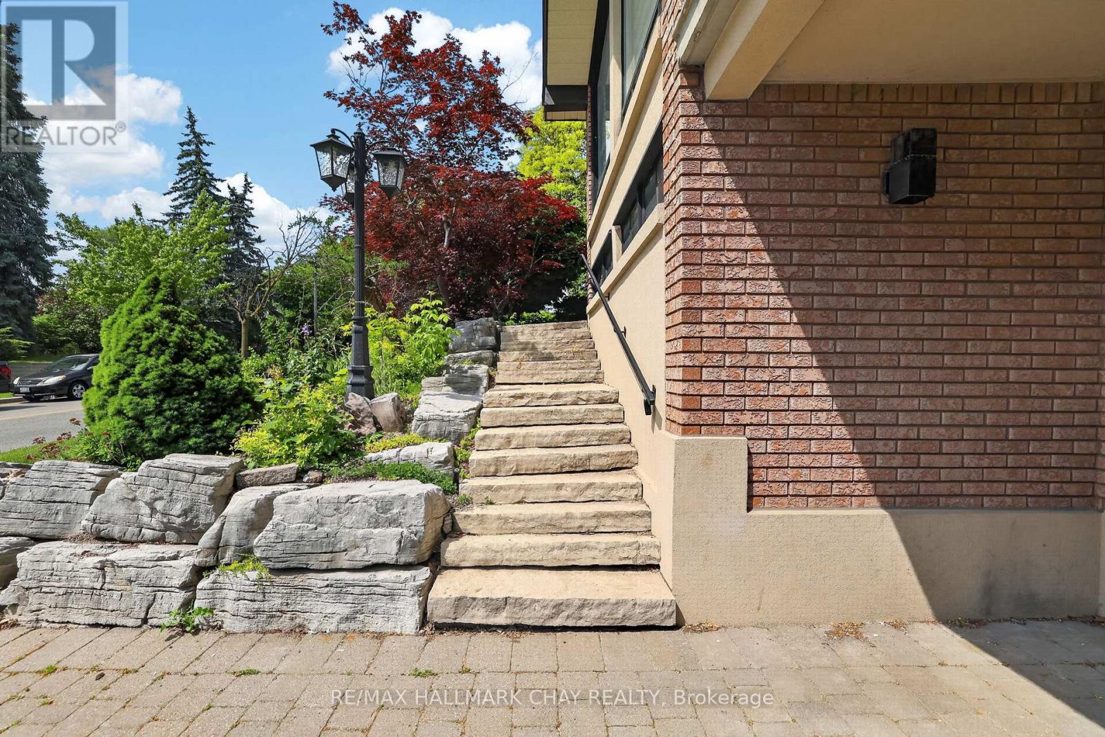 Upper - 80 Beaumonde Heights Drive, Toronto, Ontario  M9V 1V9 - Photo 2 - W13643734