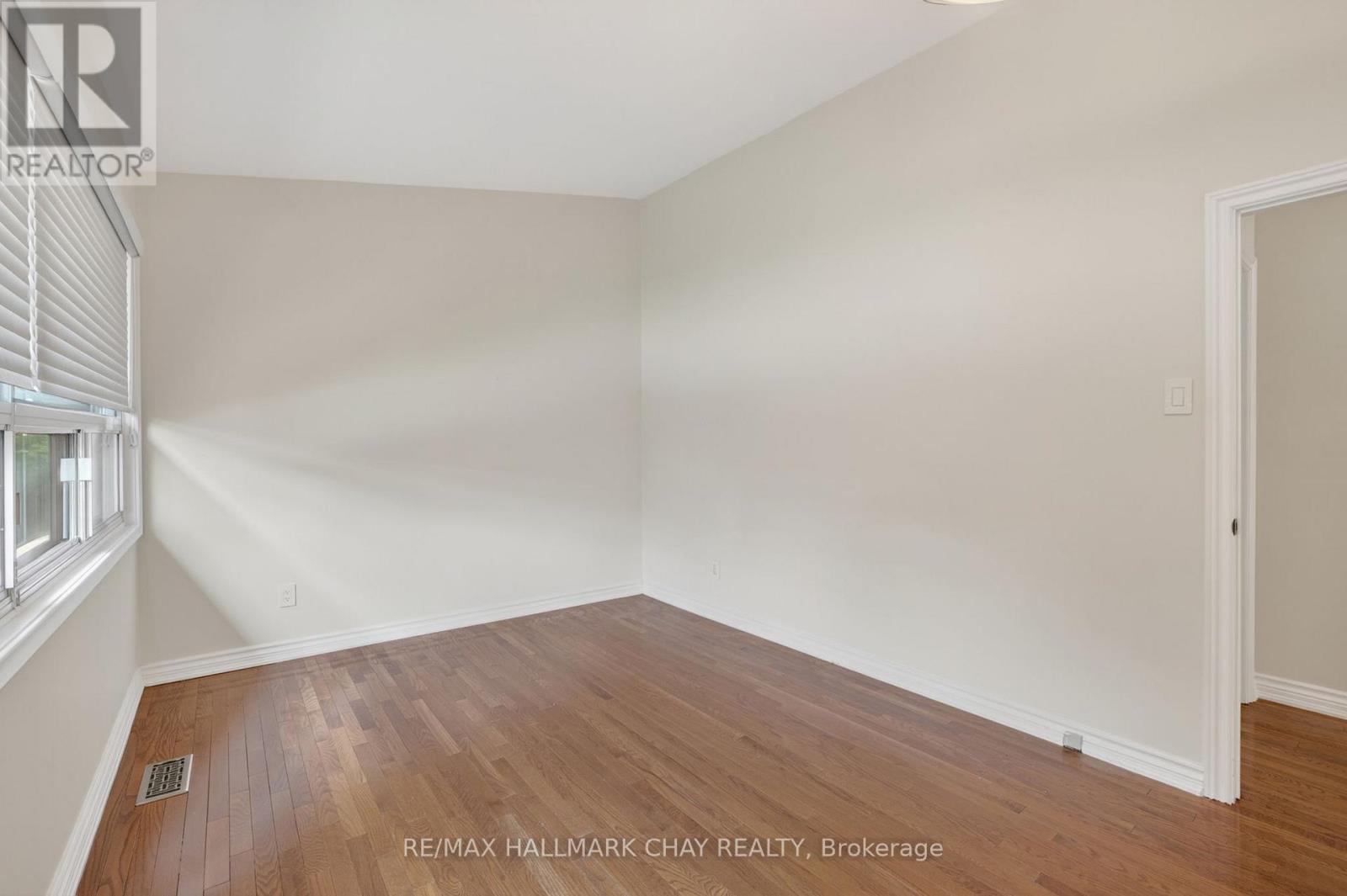 Upper - 80 Beaumonde Heights Drive, Toronto, Ontario  M9V 1V9 - Photo 24 - W13643734