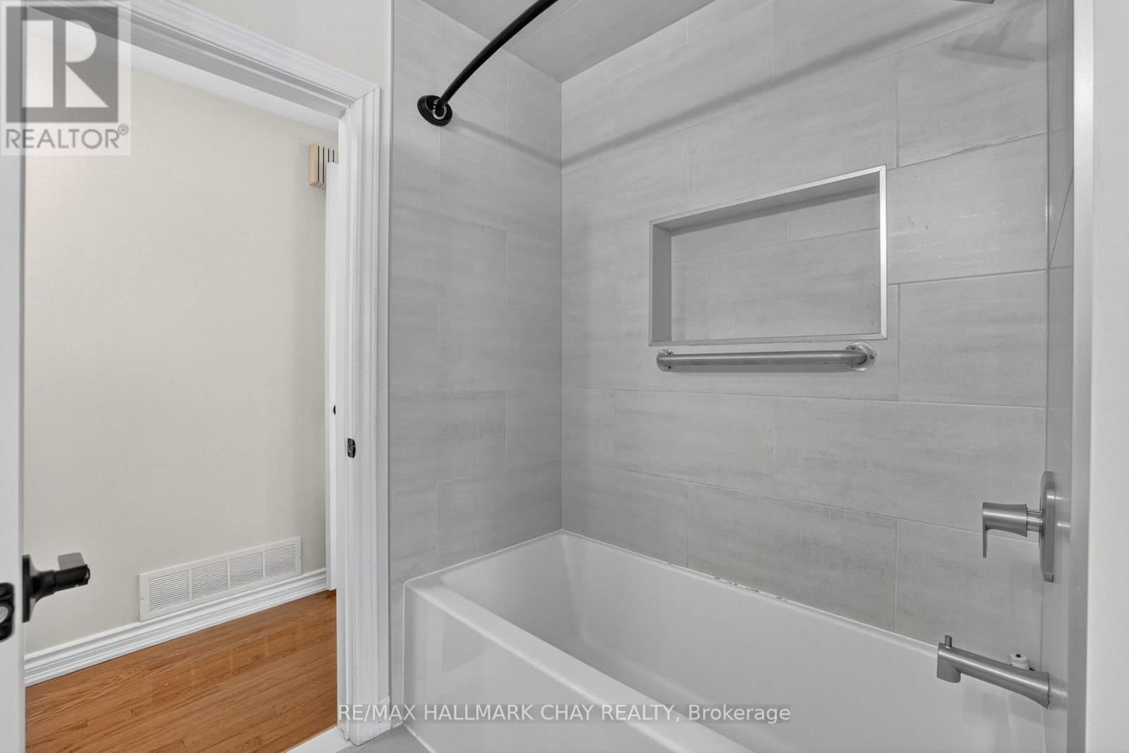 Upper - 80 Beaumonde Heights Drive, Toronto, Ontario  M9V 1V9 - Photo 31 - W13643734