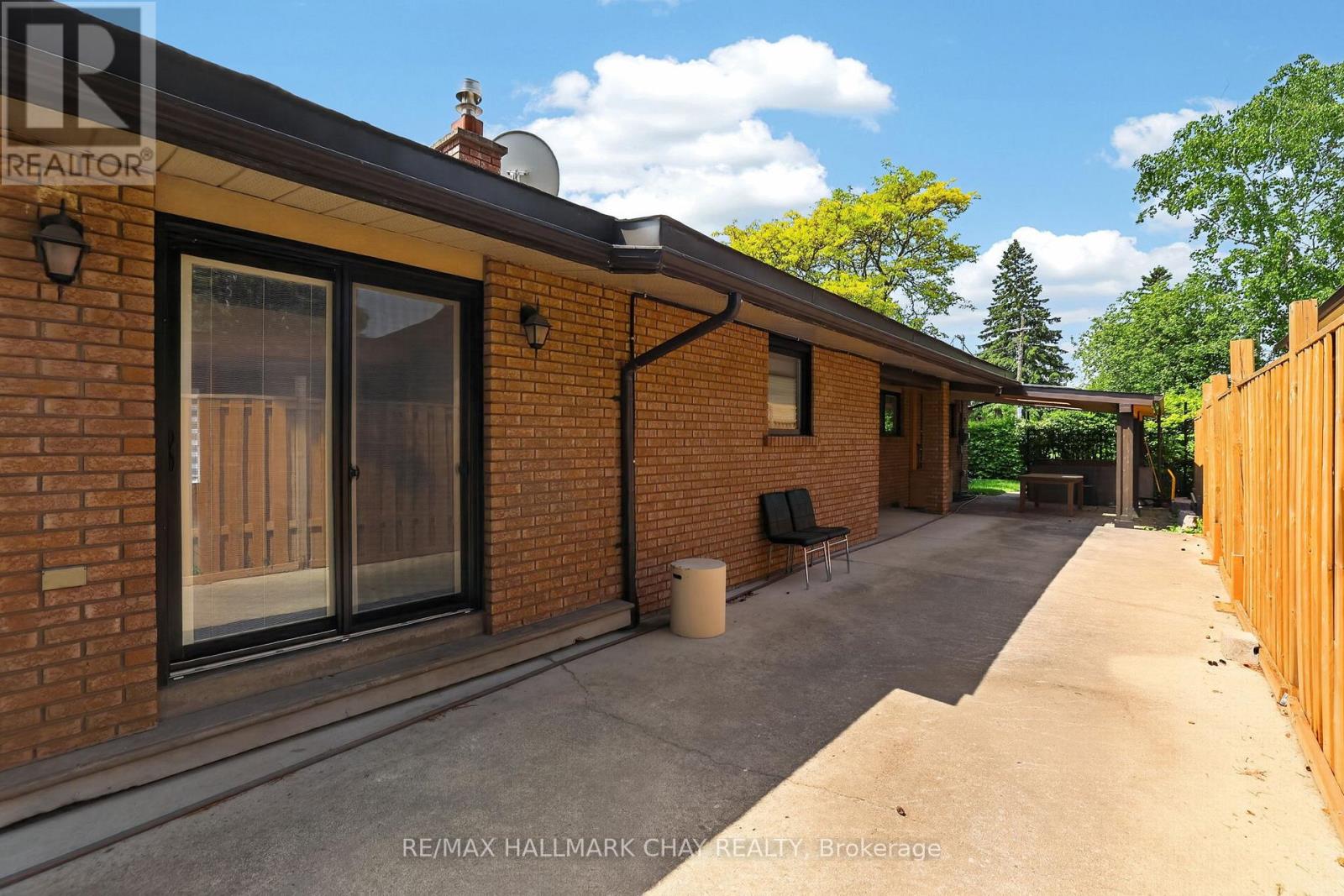 Upper - 80 Beaumonde Heights Drive, Toronto, Ontario  M9V 1V9 - Photo 34 - W13643734