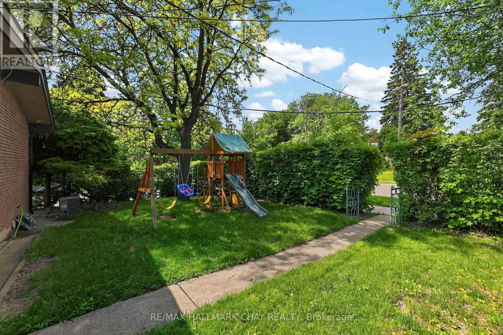 Upper - 80 Beaumonde Heights Drive, Toronto, Ontario  M9V 1V9 - Photo 37 - W13643734