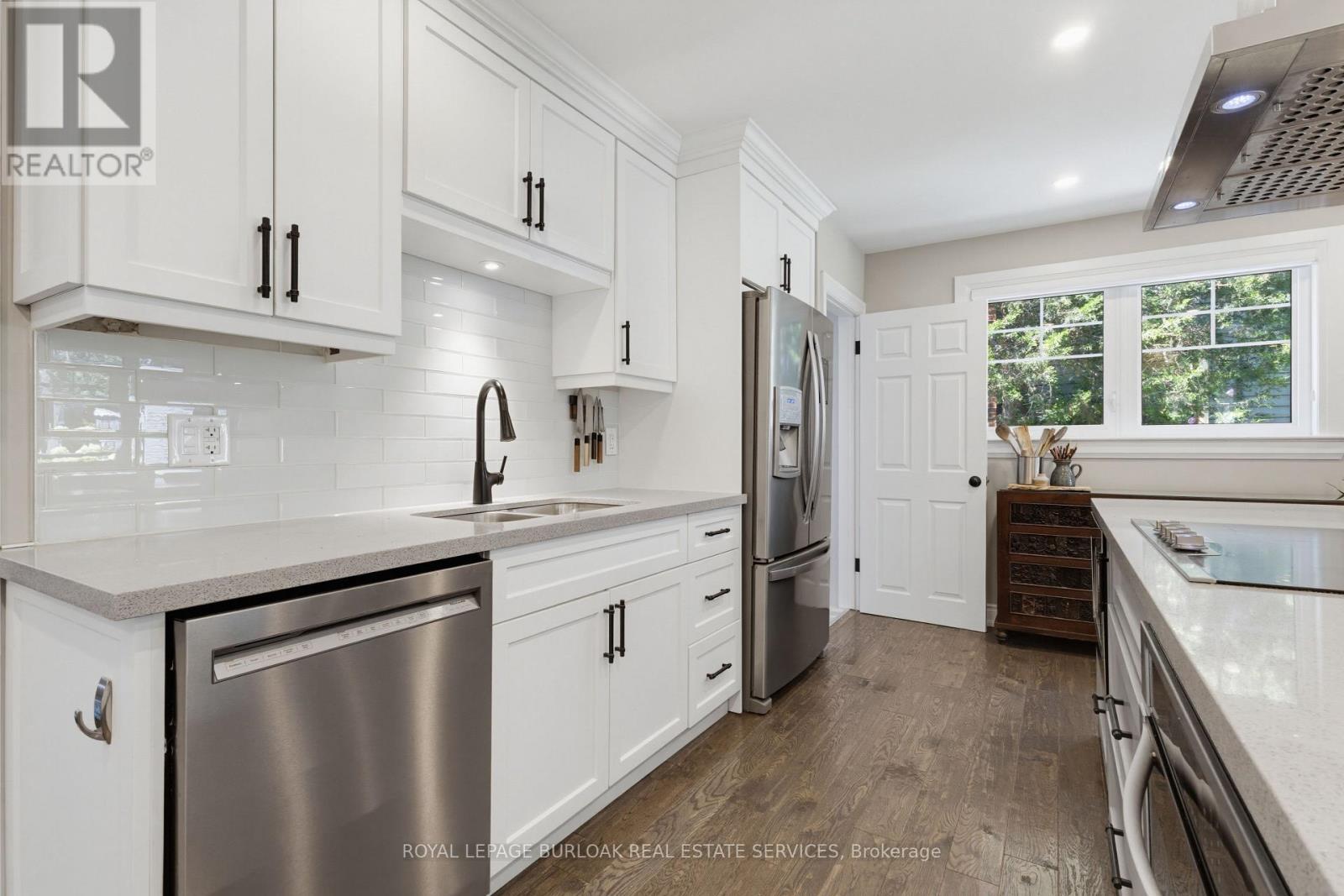 478 Bridgman Avenue, Burlington, Ontario  L7R 2V2 - Photo 4 - W13643756