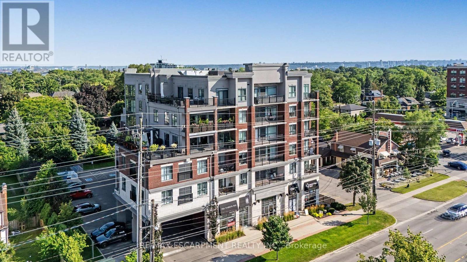 206 - 34 Plains Road E, Burlington, Ontario  L7T 0B9 - Photo 1 - W13643884