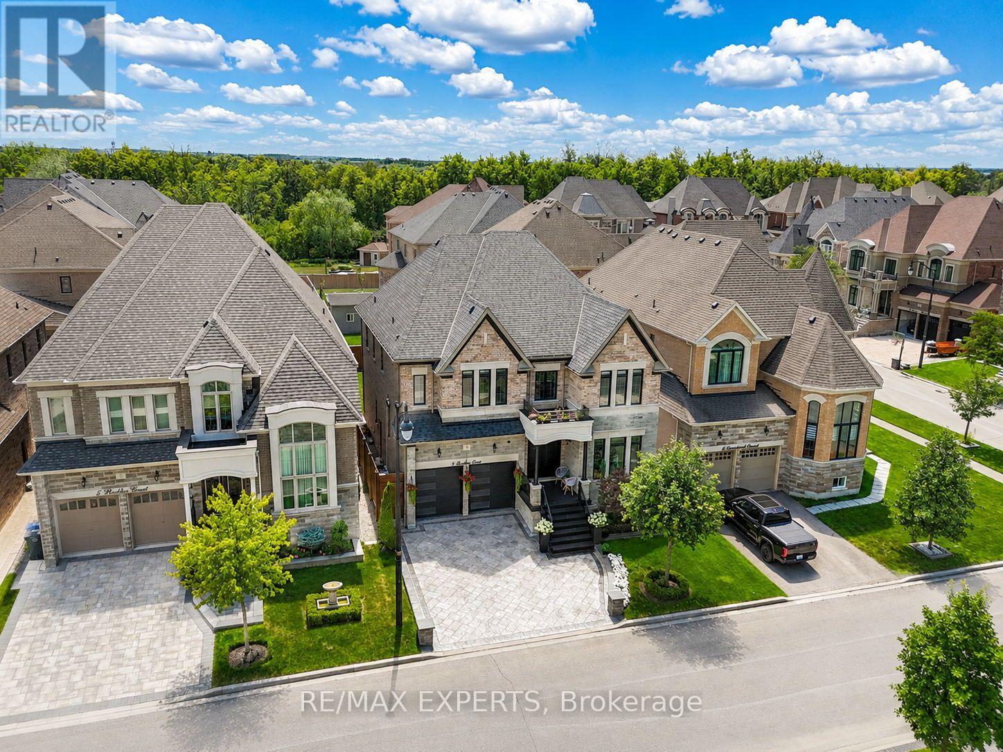3 Rockton Court, Brampton, Ontario  L6P 4G6 - Photo 3 - W13643892
