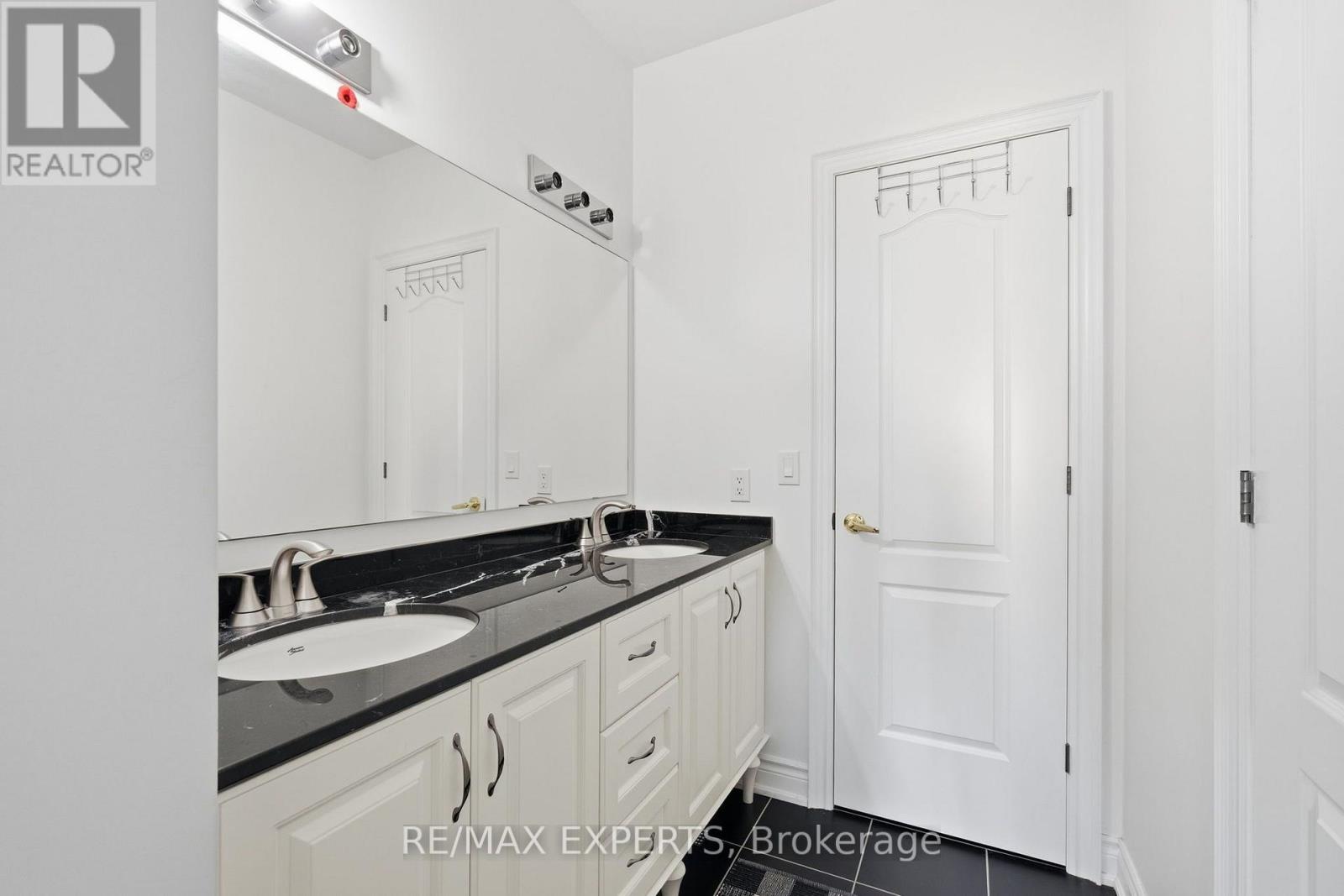 3 Rockton Court, Brampton, Ontario  L6P 4G6 - Photo 36 - W13643892