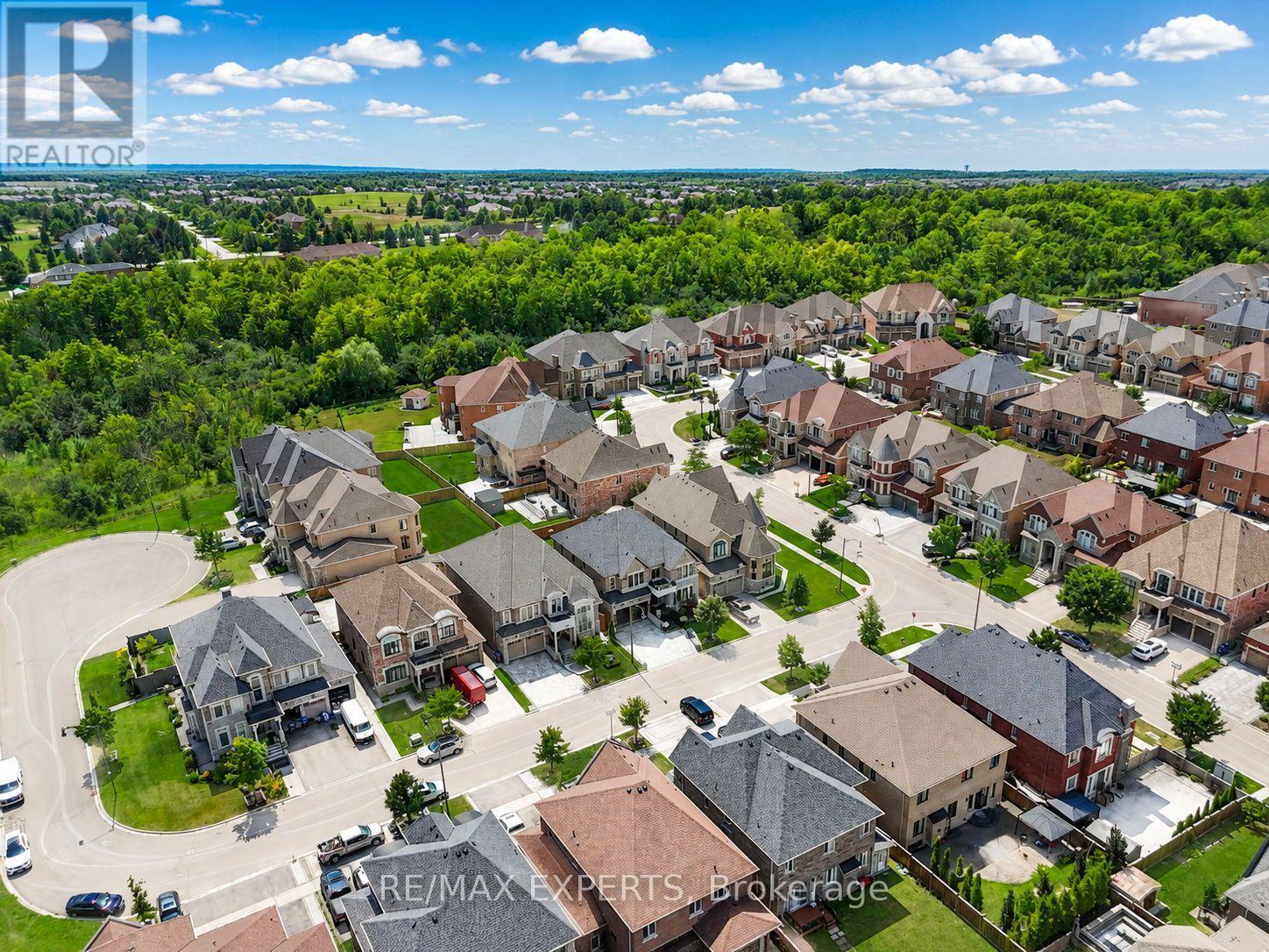 3 Rockton Court, Brampton, Ontario  L6P 4G6 - Photo 6 - W13643892