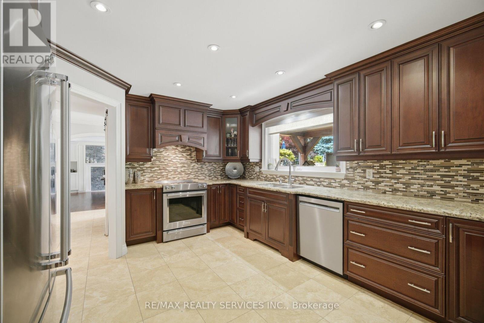 8 Ridgehill Drive, Brampton, Ontario  L6Y 2C4 - Photo 11 - W13643896
