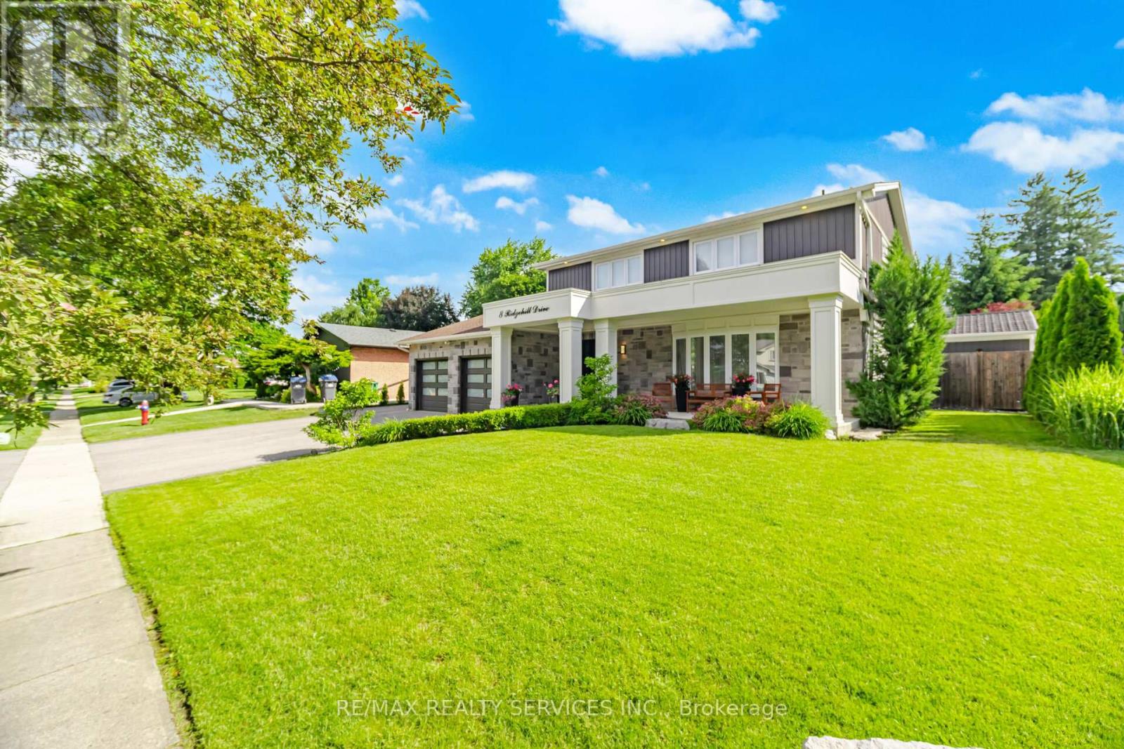 8 Ridgehill Drive, Brampton, Ontario  L6Y 2C4 - Photo 3 - W13643896