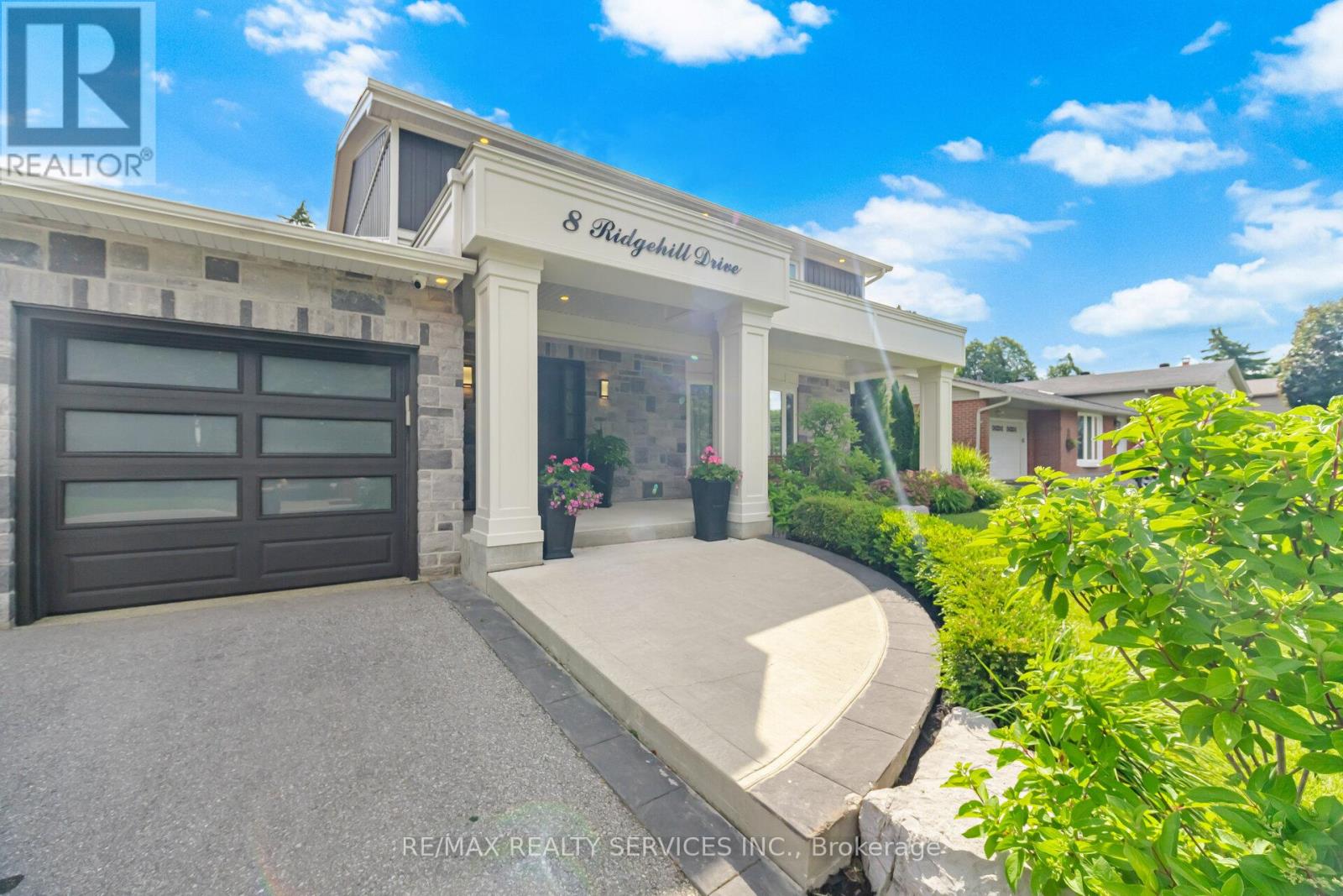8 Ridgehill Drive, Brampton, Ontario  L6Y 2C4 - Photo 4 - W13643896