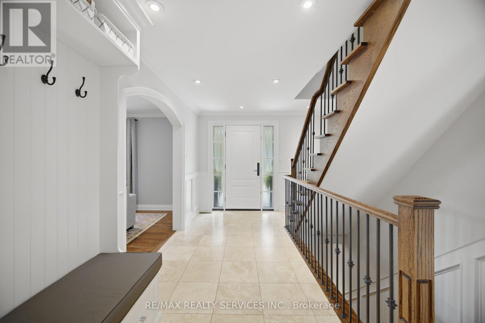 8 Ridgehill Drive, Brampton, Ontario  L6Y 2C4 - Photo 6 - W13643896