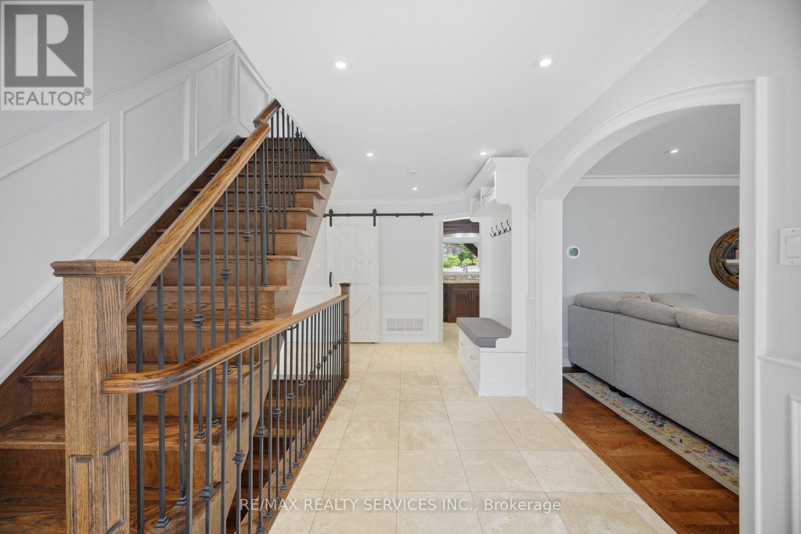 8 Ridgehill Drive, Brampton, Ontario  L6Y 2C4 - Photo 7 - W13643896