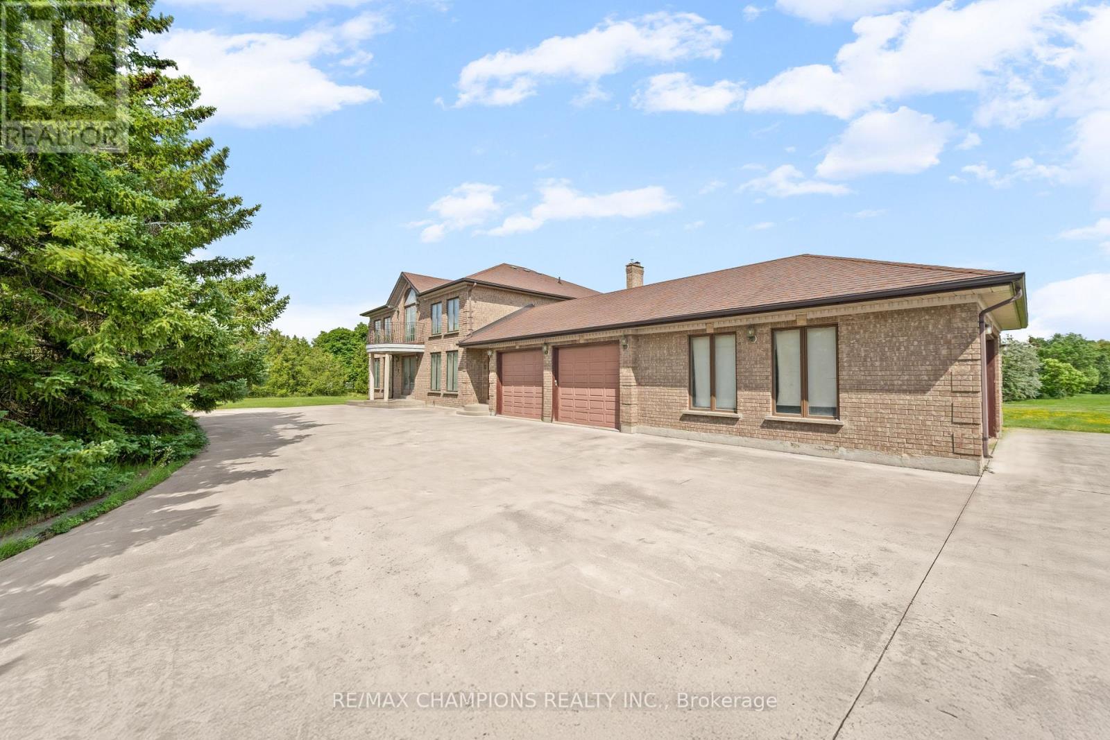 4047 Countryside Drive E, Brampton, Ontario  L6P 0T4 - Photo 2 - W13644050