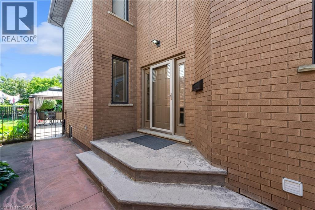 847 West 5th Street, Hamilton, Ontario  L9C 5R4 - Photo 4 - 40841633