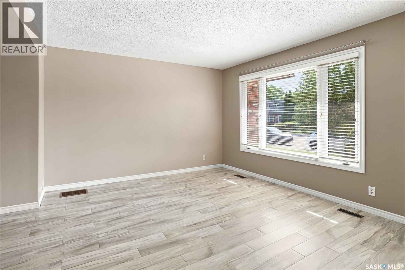B 2003 Foley Drive, North Battleford, Saskatchewan  S9A 3H1 - Photo 5 - SK044712