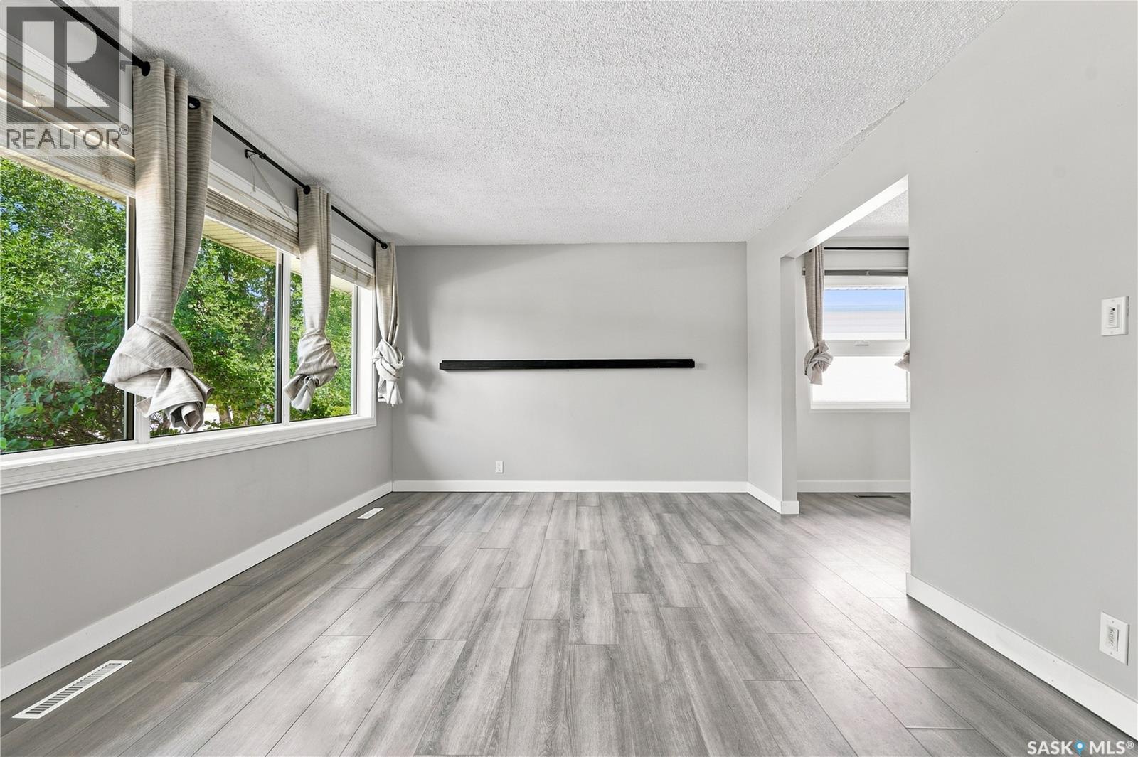 2325 Dufferin Avenue, Saskatoon, Saskatchewan  S7J 1C1 - Photo 6 - SK044690