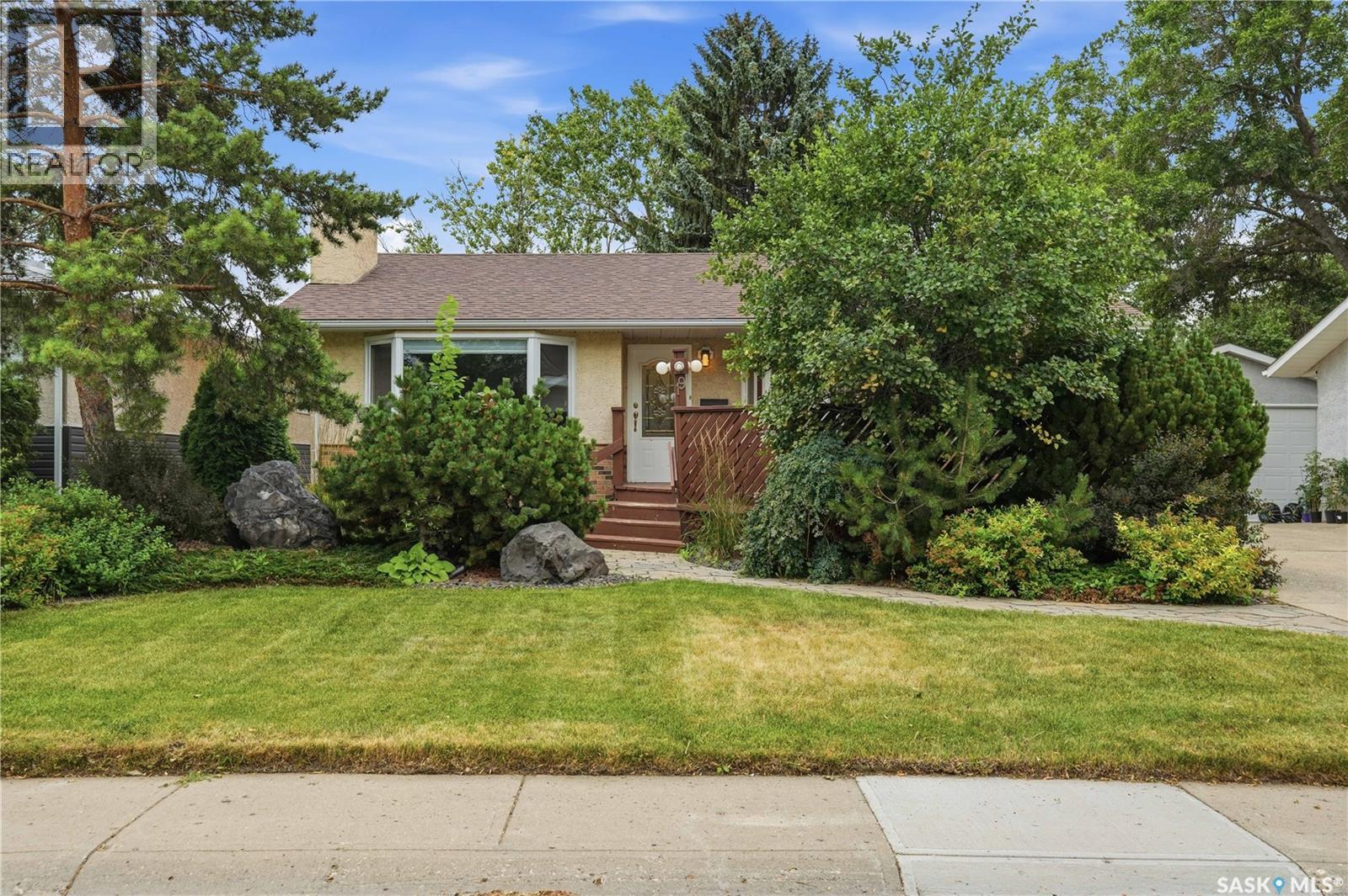 19 Thomson Avenue, Regina, Saskatchewan  S4N 0K1 - Photo 1 - SK044354