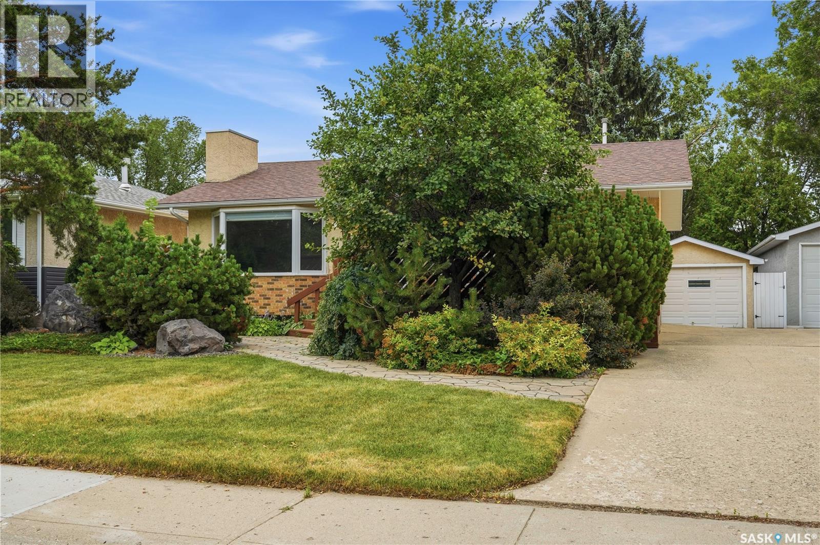 19 Thomson Avenue, Regina, Saskatchewan  S4N 0K1 - Photo 2 - SK044354