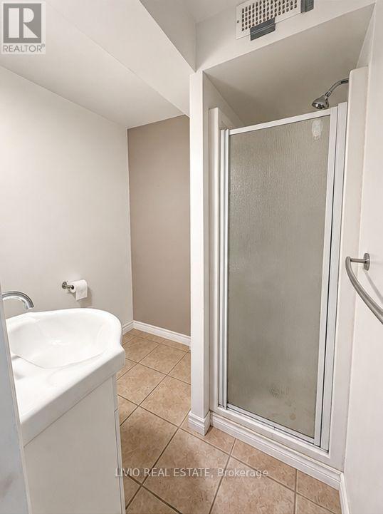 Bsmt - 8 Janray Drive, Toronto, Ontario M1G 1Y1 - Photo 14 - E13556432
