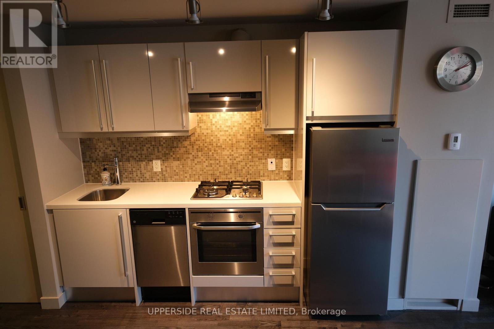 25 Oxley Street, Toronto, Ontario  M5V 2J5 - Photo 2 - C13644262