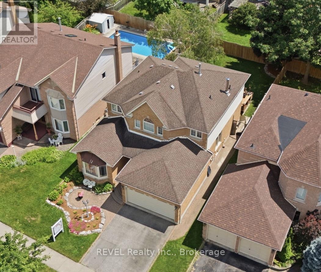 29 STRATTON CRESCENT, Whitby, Ontario