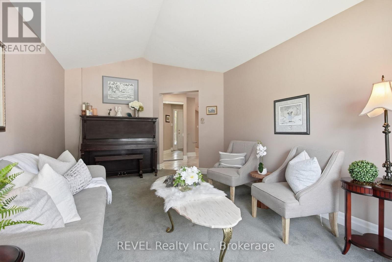 29 Stratton Crescent, Whitby, Ontario  L1R 1V4 - Photo 6 - E13644160