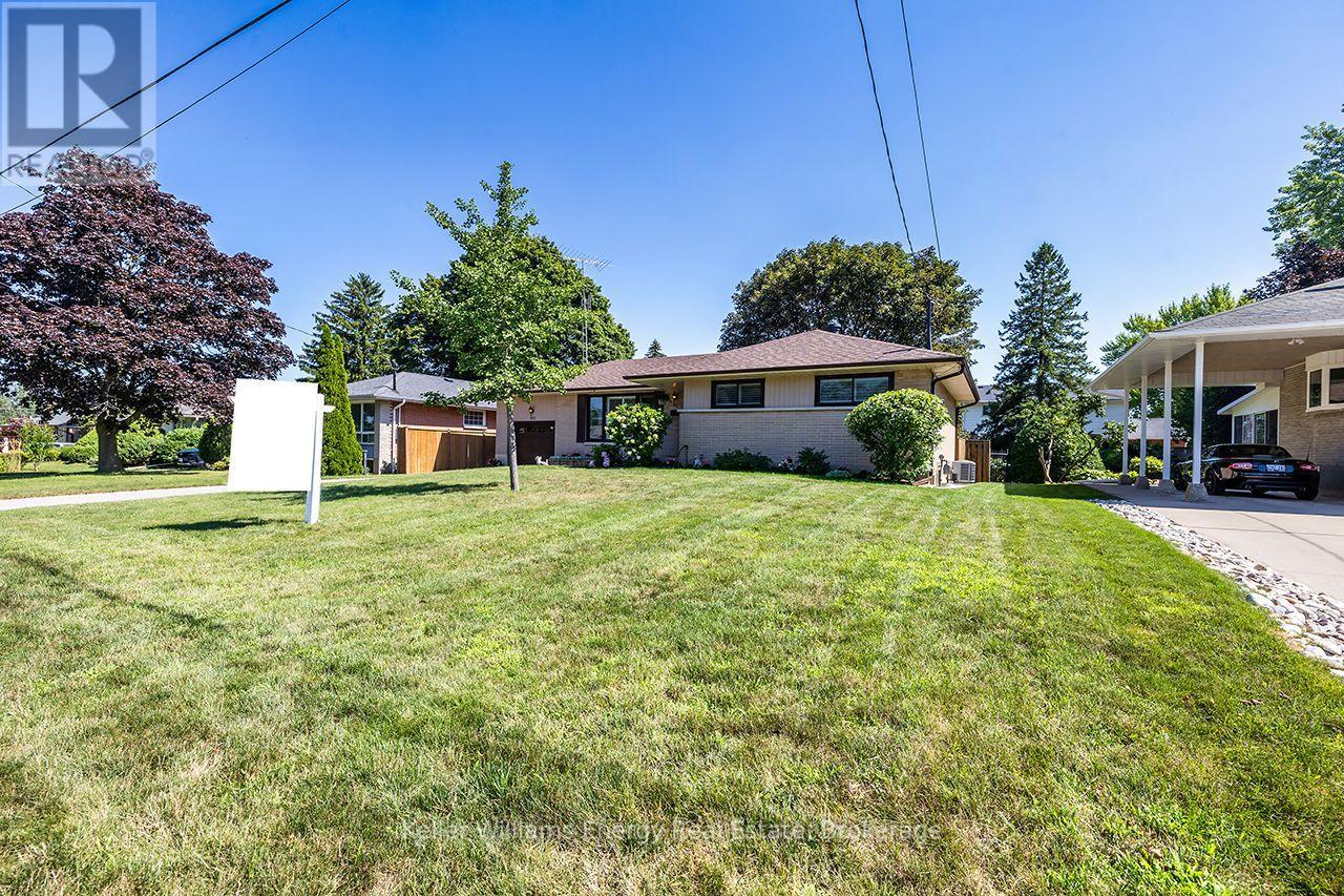 403 Rossmount Avenue, Oshawa, Ontario L1J 3K5 - Photo 3 - E13644238