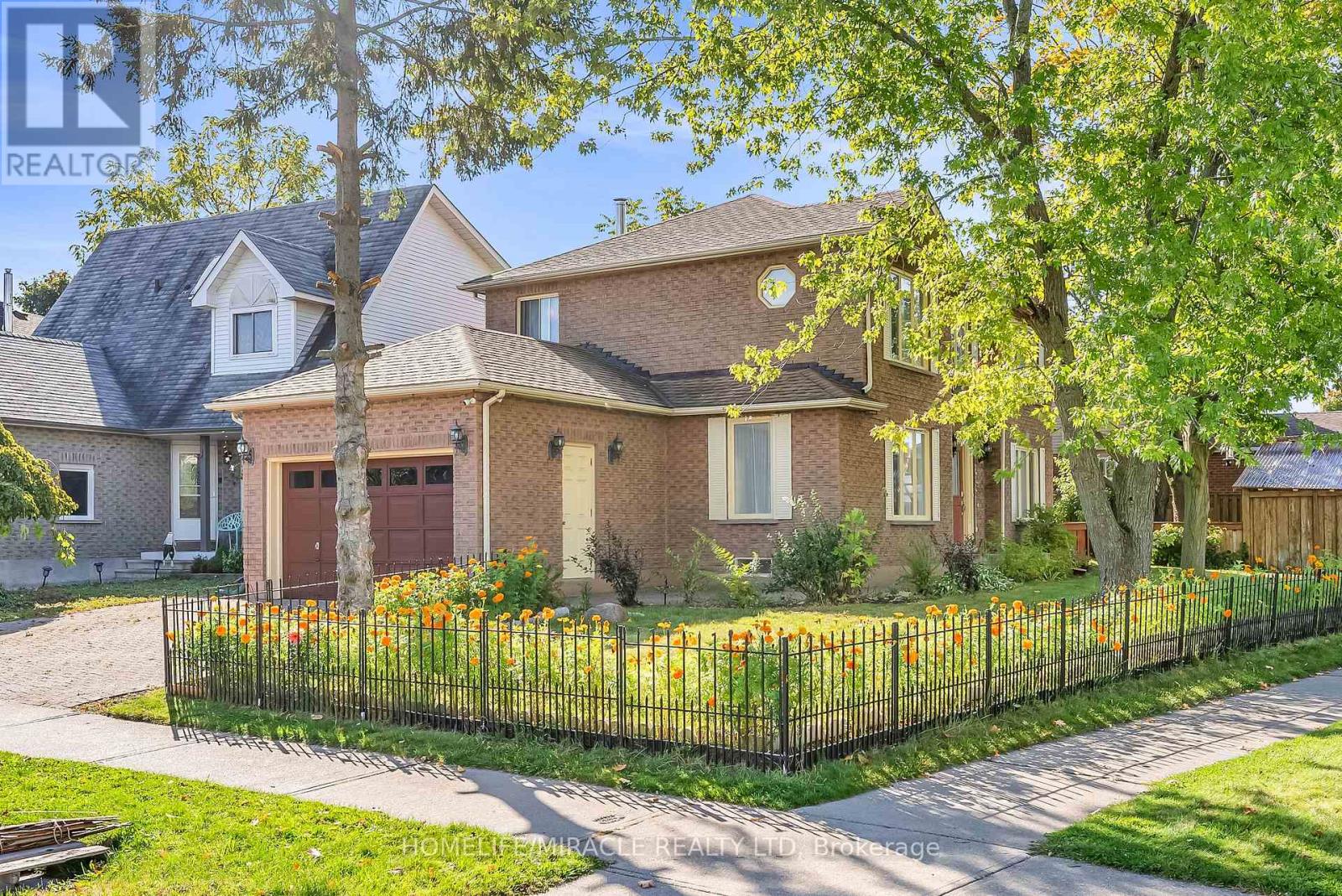 1 Beechnut Crescent, Clarington, Ontario  L1E 1Y5 - Photo 2 - E13644166