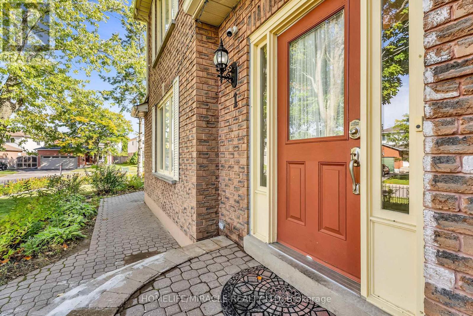 1 Beechnut Crescent, Clarington, Ontario  L1E 1Y5 - Photo 5 - E13644166