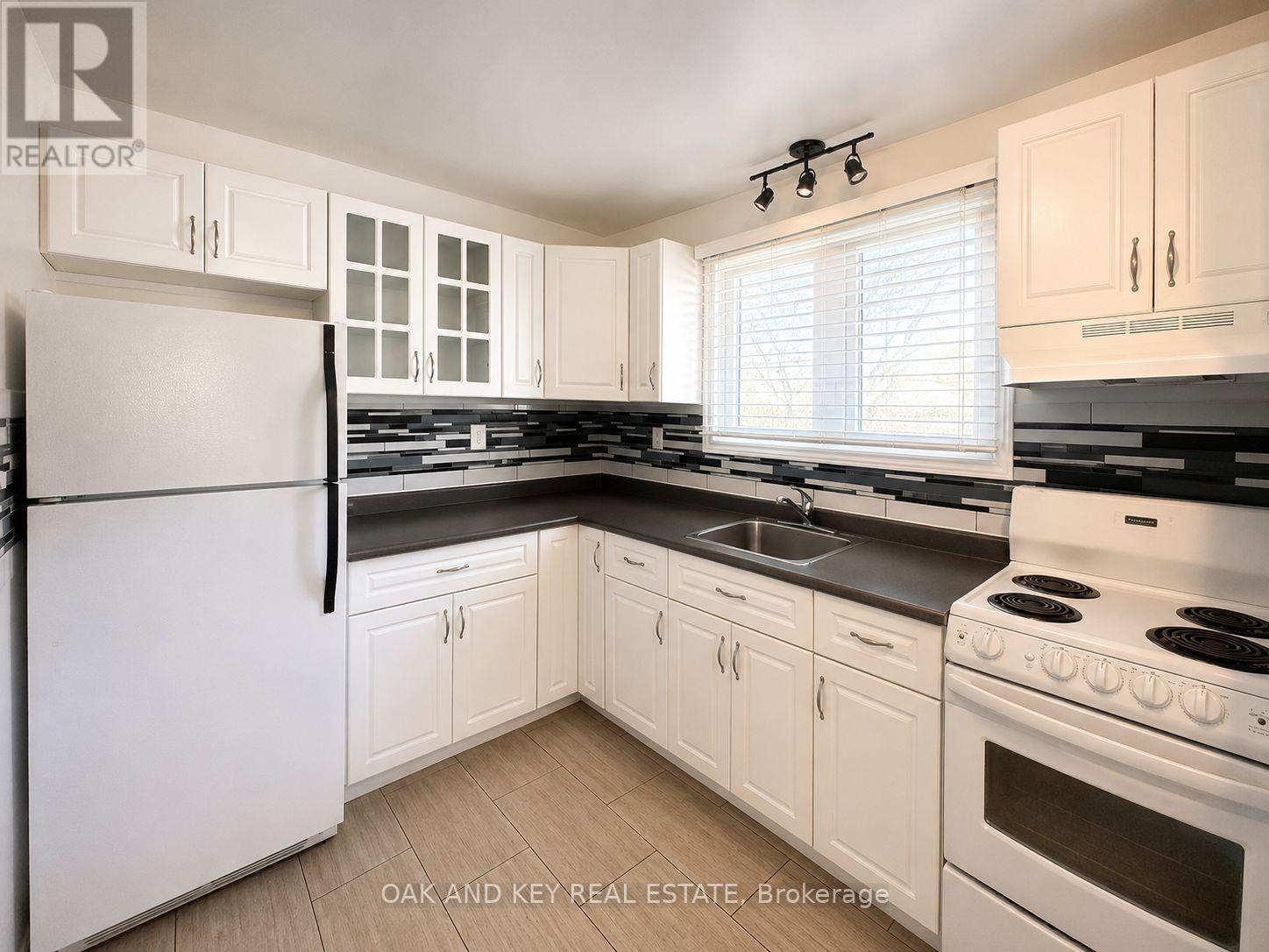 307 Springbank Avenue N, Woodstock, Ontario  N4S 7R5 - Photo 4 - X13644172