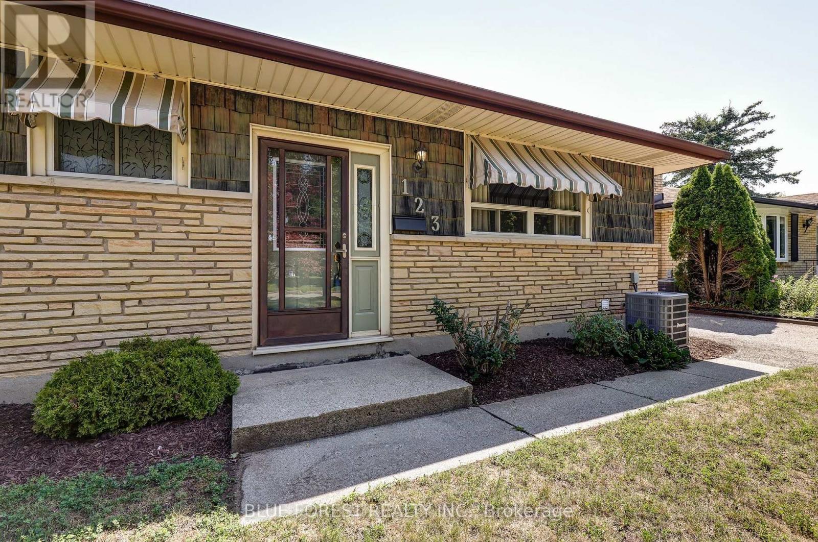 123 Aponi Crescent, London East, Ontario  N5V 2V3 - Photo 2 - X13644184