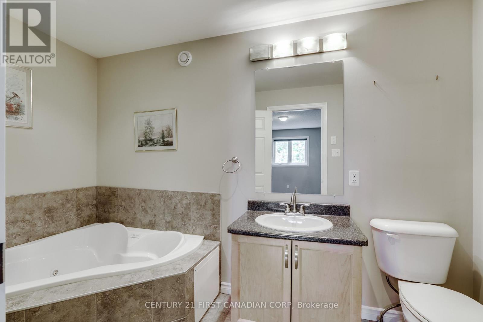 204 Ewart Street, Strathroy-Caradoc, Ontario  N7G 4G6 - Photo 12 - X13644230