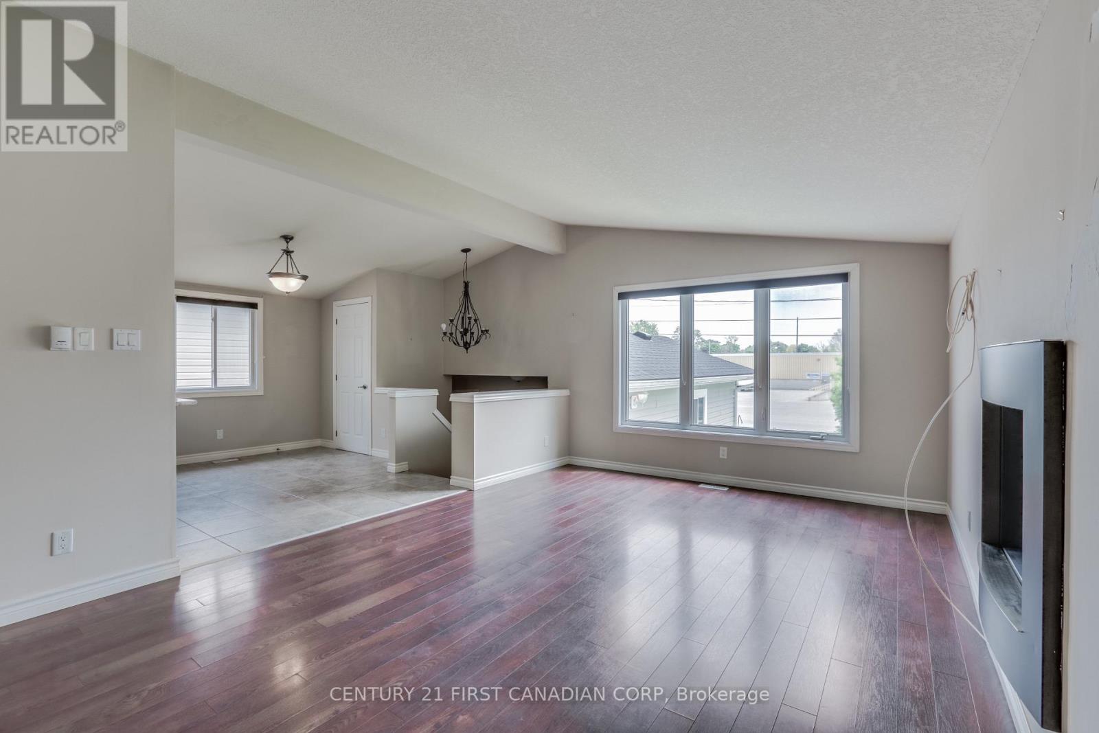 204 Ewart Street, Strathroy-Caradoc, Ontario  N7G 4G6 - Photo 5 - X13644230