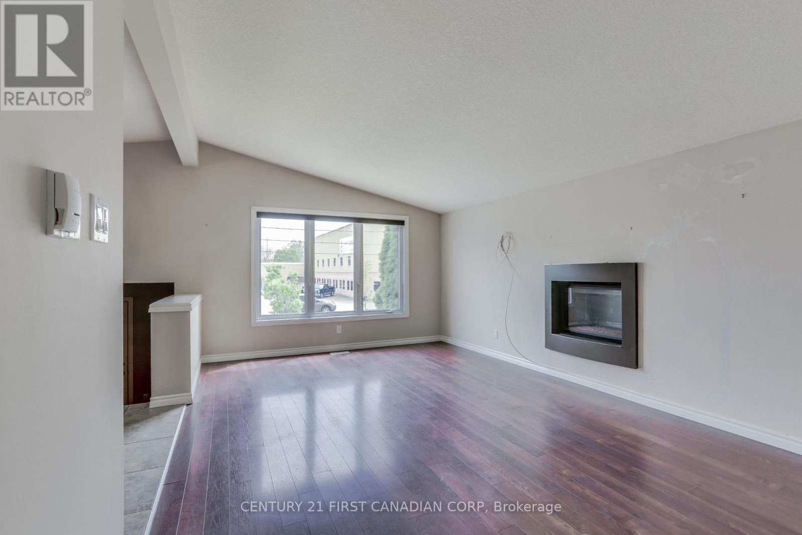 204 Ewart Street, Strathroy-Caradoc, Ontario  N7G 4G6 - Photo 6 - X13644230