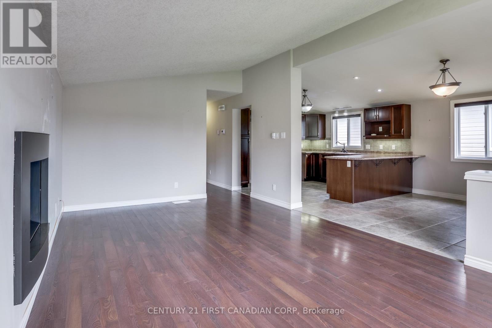 204 Ewart Street, Strathroy-Caradoc, Ontario  N7G 4G6 - Photo 7 - X13644230