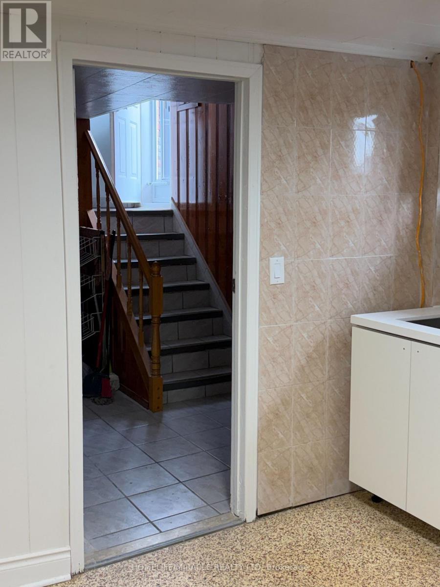 34 Bimbrok Road, Toronto, Ontario  M1K 4T7 - Photo 14 - E13619472