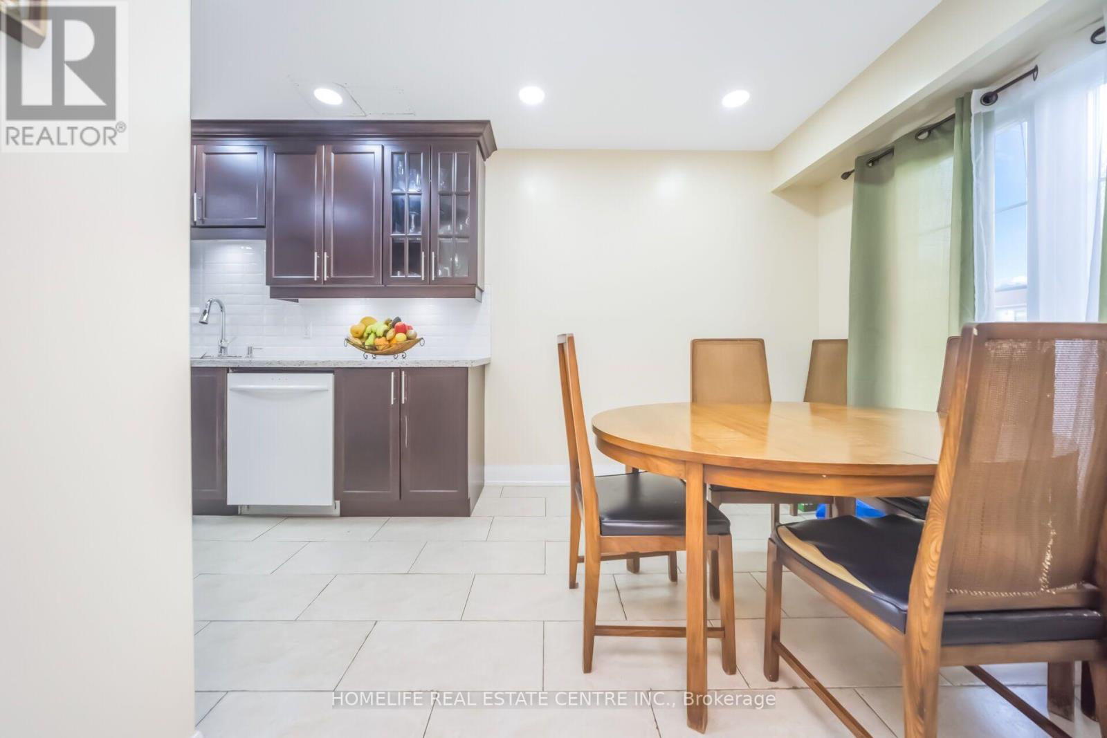 17 Ashford Court, Brampton, Ontario  L6V 3E2 - Photo 11 - W13644236
