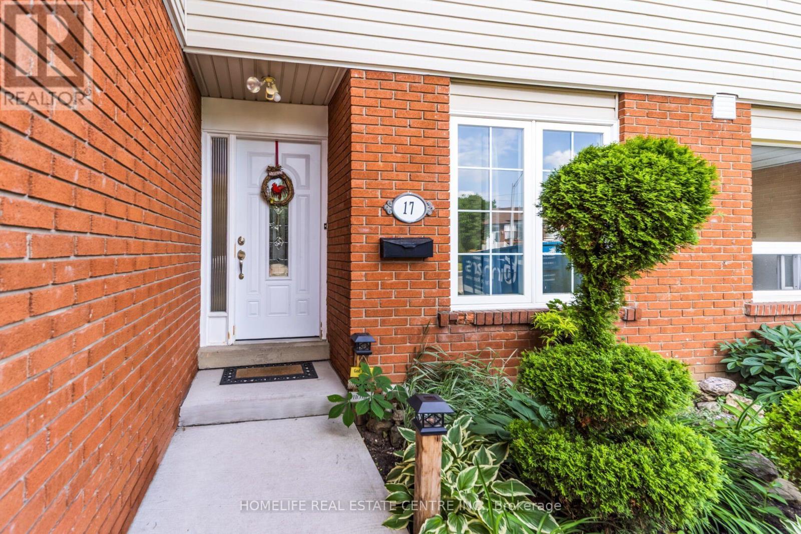 17 Ashford Court, Brampton, Ontario  L6V 3E2 - Photo 6 - W13644236