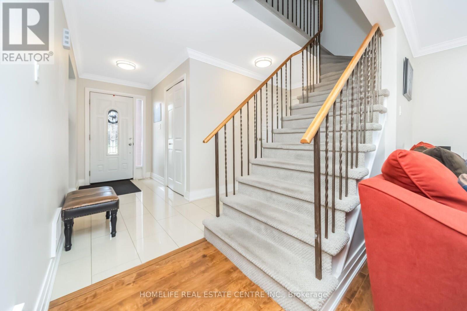 17 Ashford Court, Brampton, Ontario  L6V 3E2 - Photo 8 - W13644236