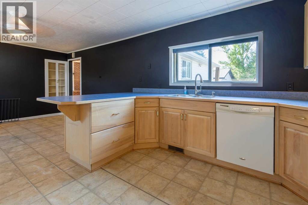 180 E 400 N, Raymond, Alberta  T0K 2S0 - Photo 11 - A2329128